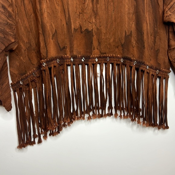 Vintage 80s Risky Western Fringe Top Boho Brown Suede Look Studded V-Neck Shirt - Picture 6 of 14